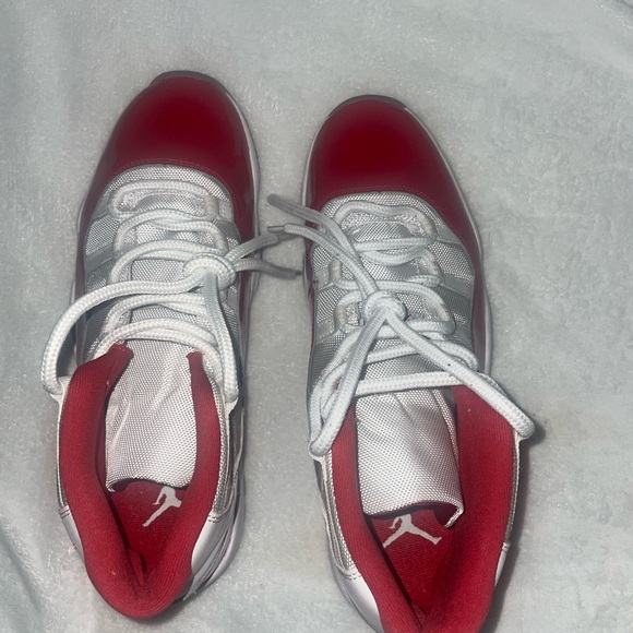 Jordan 11 Cherry Retro - Picture 2 of 5